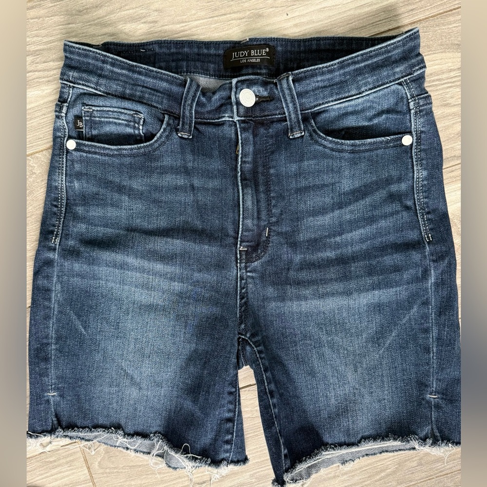 Judy Blue stretch cutoff denim shorts size medium
